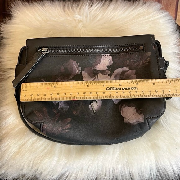 Simply Vera Vera Wang Crossbody Bag Black Floral Print Faux Leather Purse - Picture 11 of 11